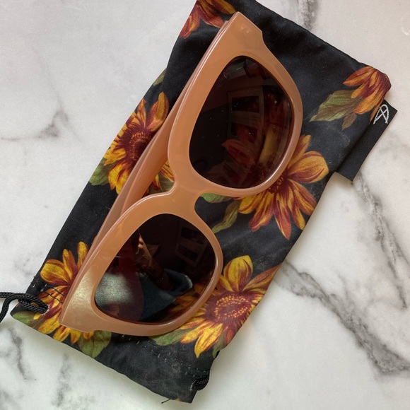 MINKPINK sunglasses - Picture 5 of 5